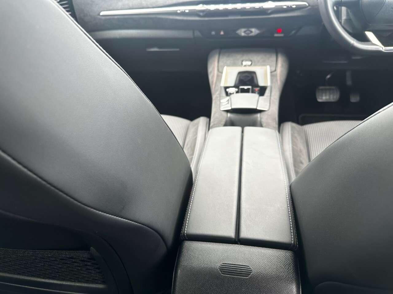 2024 DS AUTOMOBILES DS 4 2024 DS AUTOMOBILES DS 4