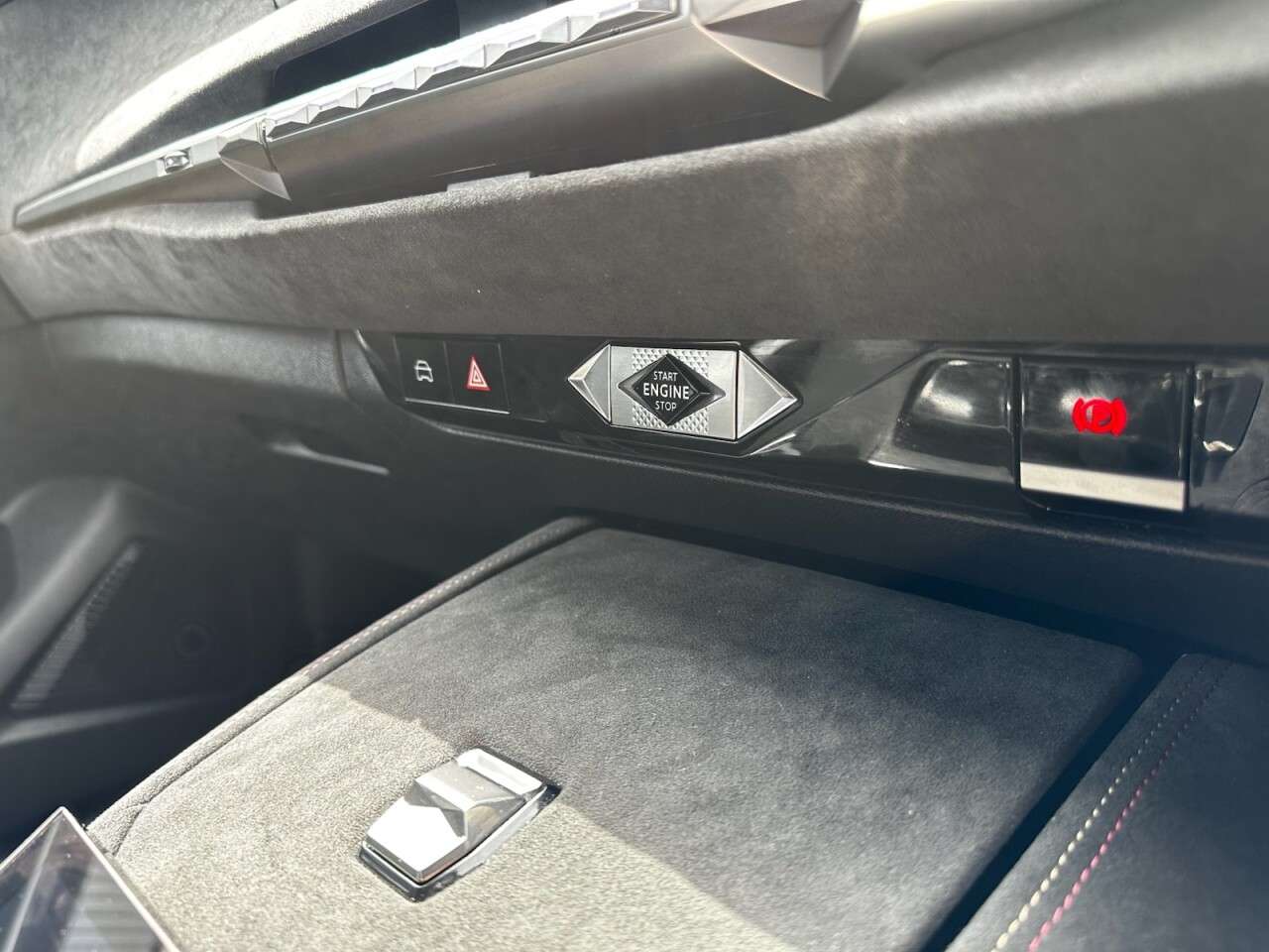 2024 DS AUTOMOBILES DS 4 2024 DS AUTOMOBILES DS 4