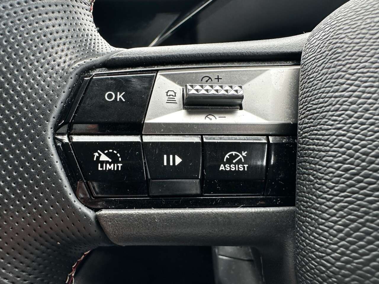2024 DS AUTOMOBILES DS 4 2024 DS AUTOMOBILES DS 4