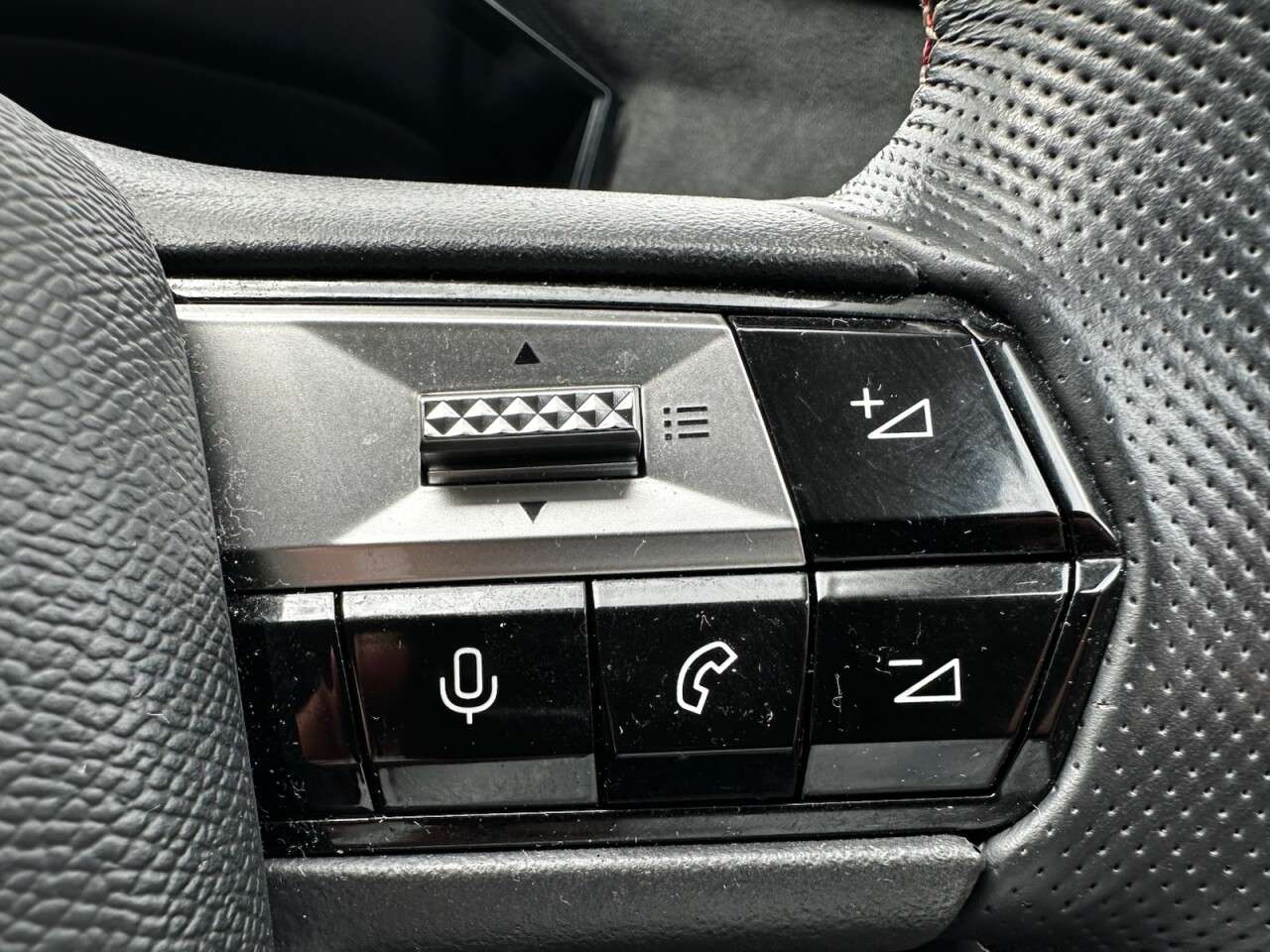 2024 DS AUTOMOBILES DS 4 2024 DS AUTOMOBILES DS 4
