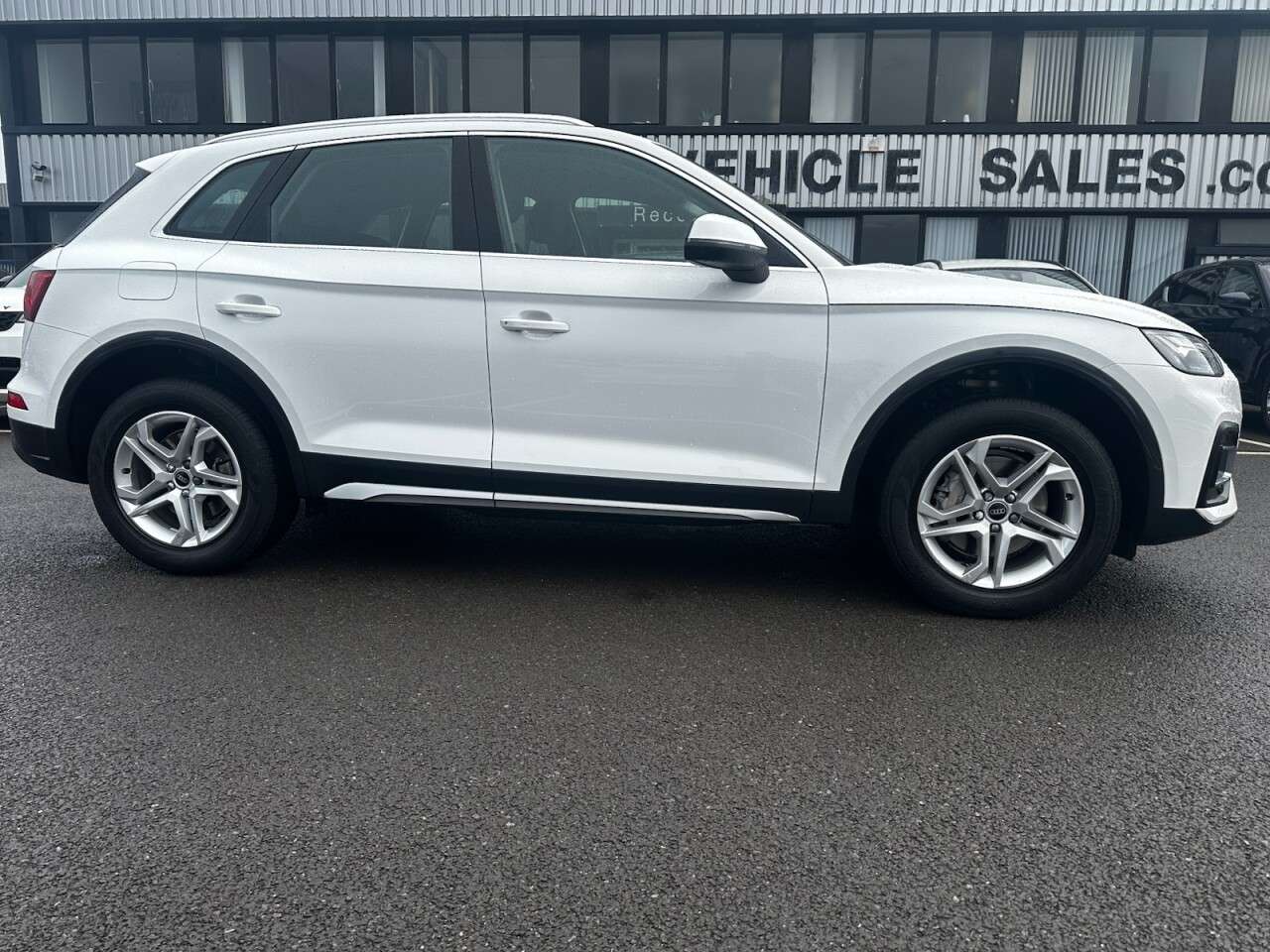 A 2022 AUDI Q5 2.0 TFSI 45 Sport SUV 5dr Petrol S Tronic quattro Euro 6 (s/s) (265 ps) AUD A 2022 AUDI Q5 2.0 TFSI 45 Sport SUV 5dr Petrol S Tronic quattro Euro 6 (s/s) (265 ps) AUD