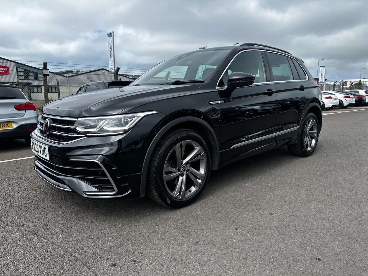 A 2023 VOLKSWAGEN TIGUAN 1.5 TSI R-Line Edition SUV 5dr Petrol DSG Euro 6 (s/s) (150 ps) REVERSING C A 2023 VOLKSWAGEN TIGUAN 1.5 TSI R-Line Edition SUV 5dr Petrol DSG Euro 6 (s/s) (150 ps) REVERSING C
