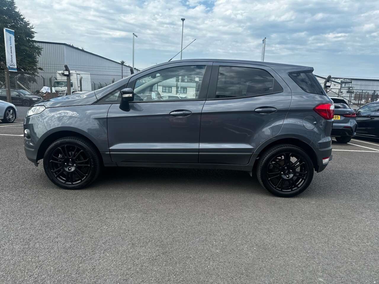 A 2017 FORD ECOSPORT 1.0T EcoBoost Titanium SUV 5dr Petrol Manual 2WD Euro 5 (s/s) (125 ps) A 2017 FORD ECOSPORT 1.0T EcoBoost Titanium SUV 5dr Petrol Manual 2WD Euro 5 (s/s) (125 ps)