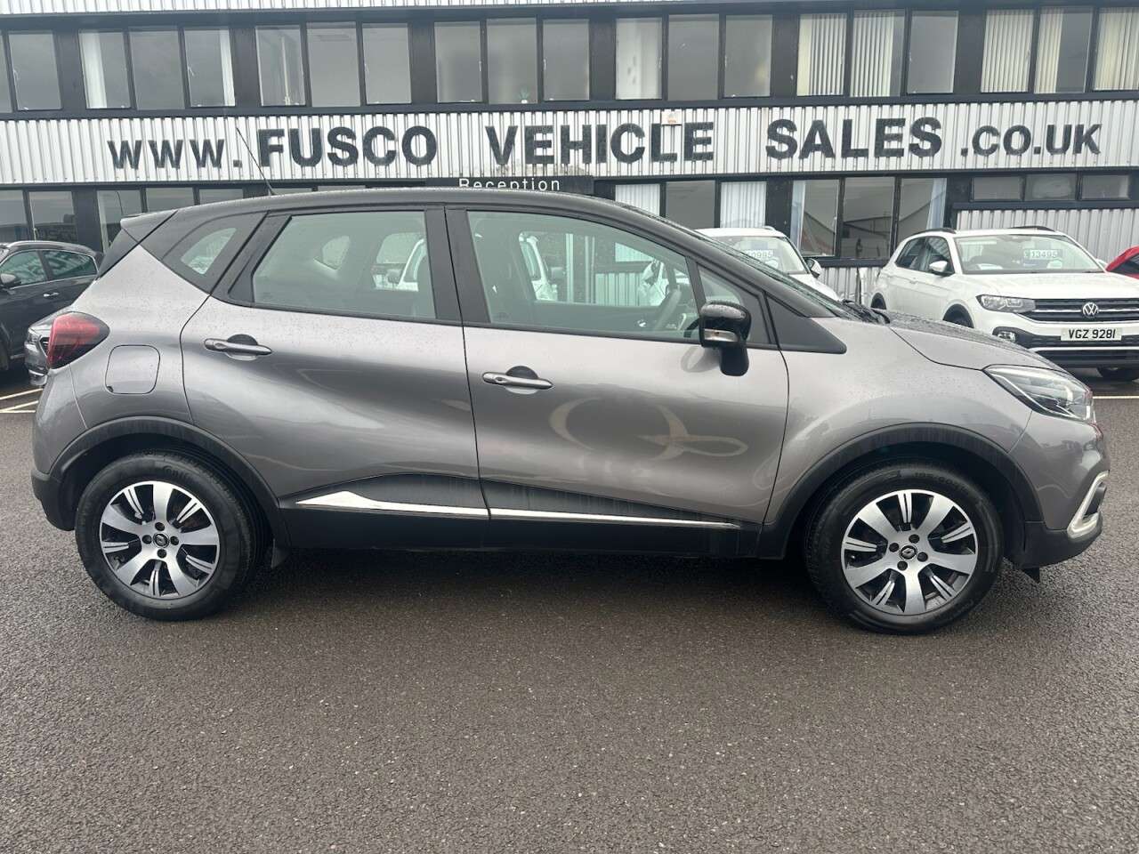 A 2018 RENAULT CAPTUR 0.9 TCe ENERGY Play SUV 5dr Petrol Manual Euro 6 (s/s) (90 ps) GOOD SERVICE A 2018 RENAULT CAPTUR 0.9 TCe ENERGY Play SUV 5dr Petrol Manual Euro 6 (s/s) (90 ps) GOOD SERVICE