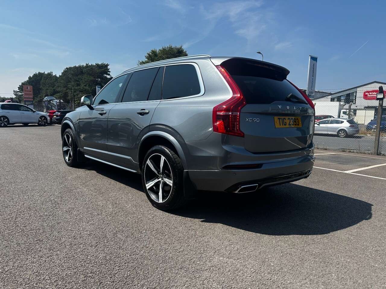 A 2017 VOLVO XC90 2.0 D5 PowerPulse R-Design SUV 5dr Diesel Auto 4WD Euro 6 (s/s) (235 ps) 7 A 2017 VOLVO XC90 2.0 D5 PowerPulse R-Design SUV 5dr Diesel Auto 4WD Euro 6 (s/s) (235 ps) 7