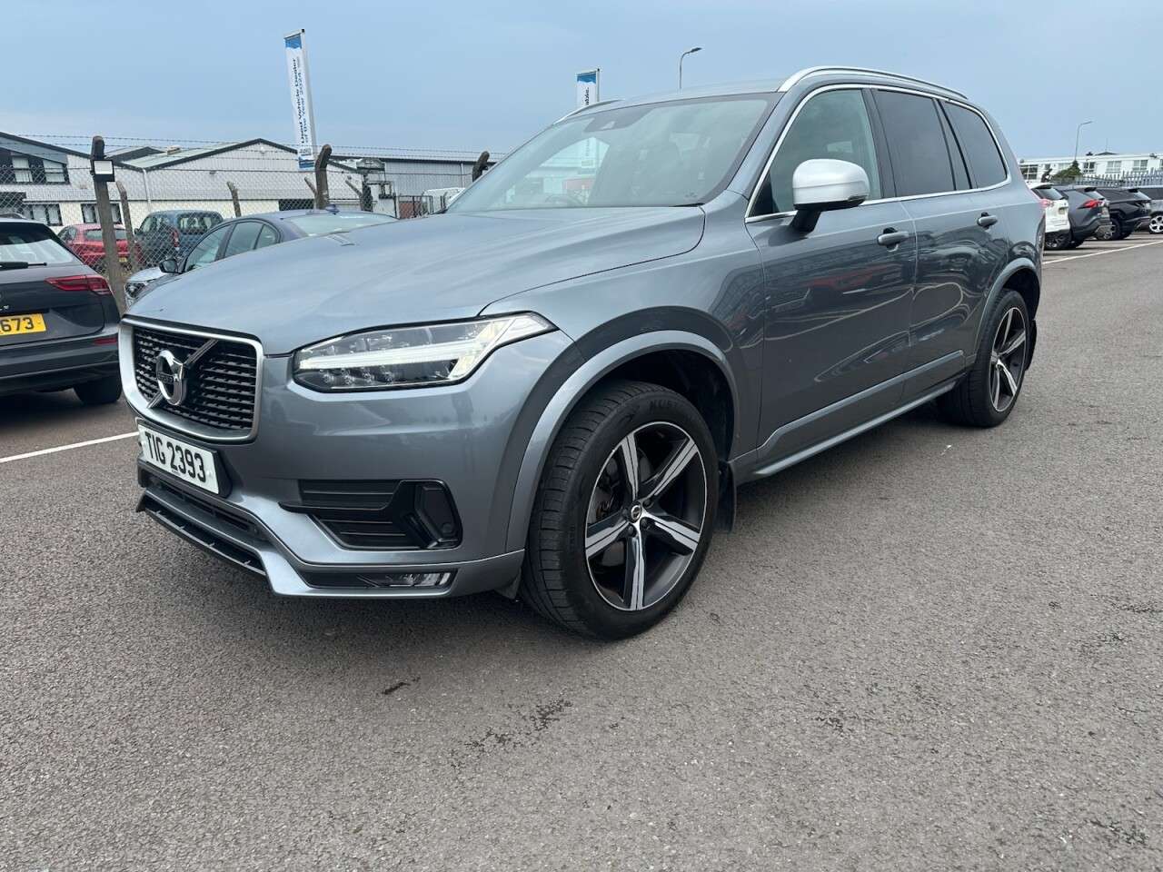 A 2017 VOLVO XC90 2.0 D5 PowerPulse R-Design SUV 5dr Diesel Auto 4WD Euro 6 (s/s) (235 ps) 7 A 2017 VOLVO XC90 2.0 D5 PowerPulse R-Design SUV 5dr Diesel Auto 4WD Euro 6 (s/s) (235 ps) 7