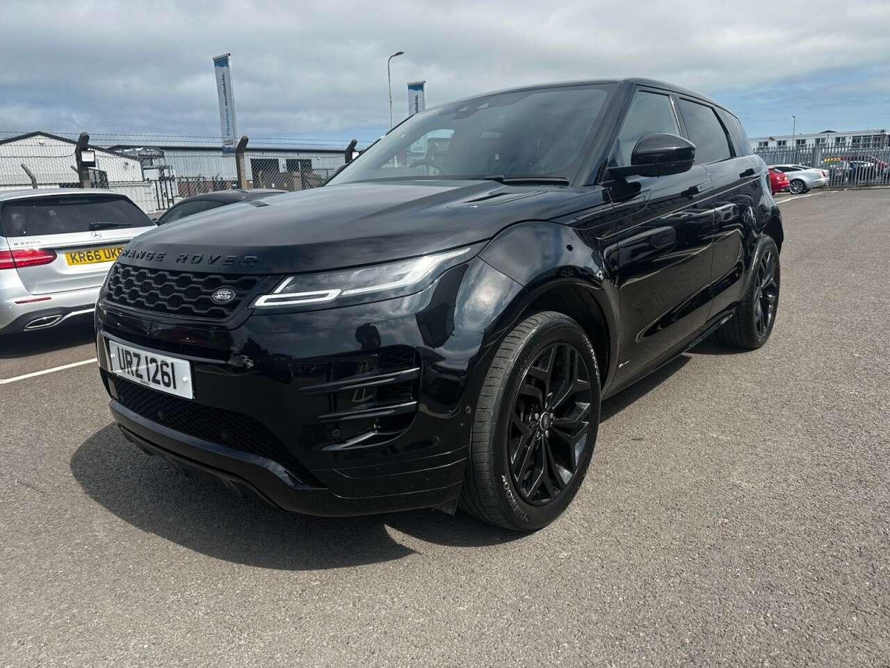 A 2020 LAND ROVER RANGE ROVER EVOQUE 2.0 P300 R-Dynamic HSE SUV 5dr Petrol Auto 4WD Euro 6 (s/s) (300 ps) LEATHE A 2020 LAND ROVER RANGE ROVER EVOQUE 2.0 P300 R-Dynamic HSE SUV 5dr Petrol Auto 4WD Euro 6 (s/s) (300 ps) LEATHE