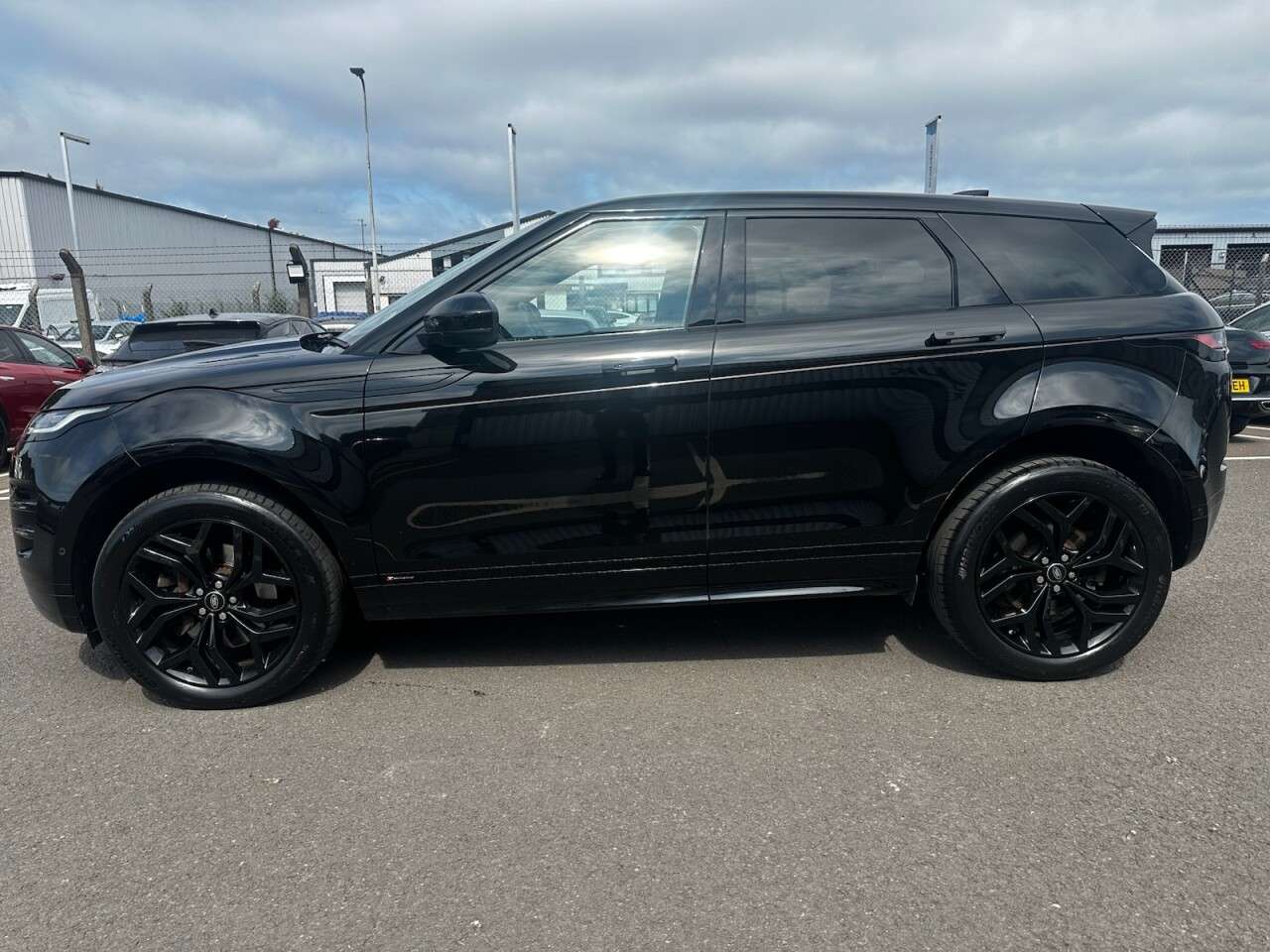 A 2020 LAND ROVER RANGE ROVER EVOQUE 2.0 P300 R-Dynamic HSE SUV 5dr Petrol Auto 4WD Euro 6 (s/s) (300 ps) LEATHE A 2020 LAND ROVER RANGE ROVER EVOQUE 2.0 P300 R-Dynamic HSE SUV 5dr Petrol Auto 4WD Euro 6 (s/s) (300 ps) LEATHE