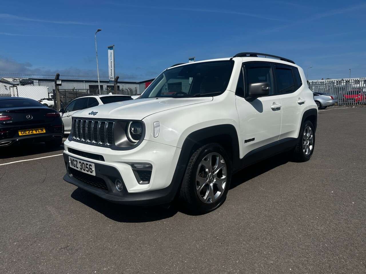 A 2019 JEEP RENEGADE 1.3 GSE T4 Limited SUV 5dr Petrol DDCT Euro 6 (s/s) (150 ps) GOOD SERVICE H A 2019 JEEP RENEGADE 1.3 GSE T4 Limited SUV 5dr Petrol DDCT Euro 6 (s/s) (150 ps) GOOD SERVICE H