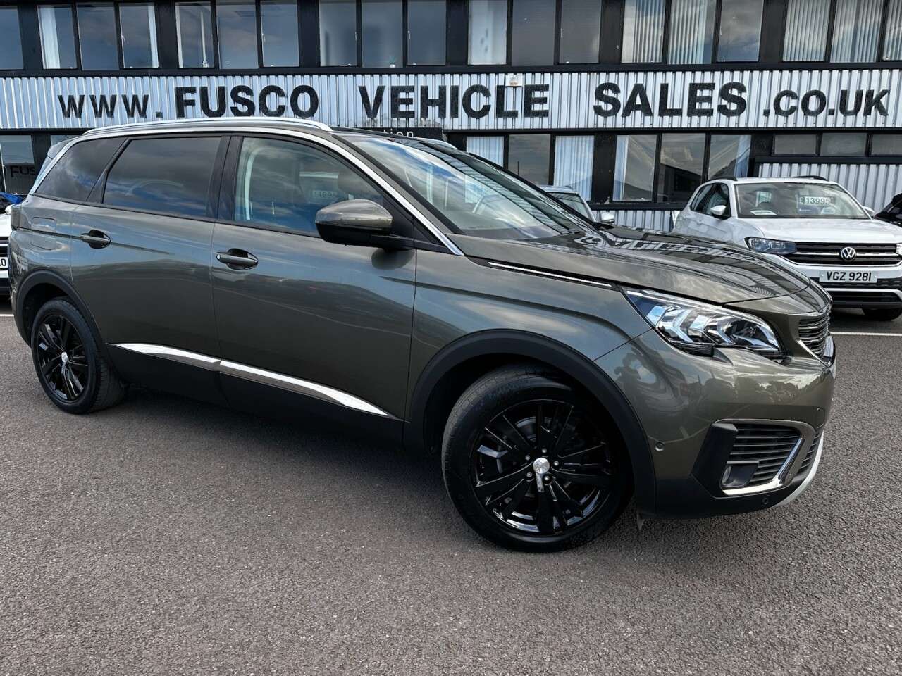 A 2018 PEUGEOT 5008 1.5 BlueHDi Allure SUV 5dr Diesel Manual Euro 6 (s/s) (130 ps) REVERSING CA A 2018 PEUGEOT 5008 1.5 BlueHDi Allure SUV 5dr Diesel Manual Euro 6 (s/s) (130 ps) REVERSING CA