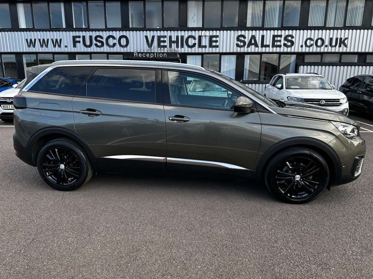 A 2018 PEUGEOT 5008 1.5 BlueHDi Allure SUV 5dr Diesel Manual Euro 6 (s/s) (130 ps) REVERSING CA A 2018 PEUGEOT 5008 1.5 BlueHDi Allure SUV 5dr Diesel Manual Euro 6 (s/s) (130 ps) REVERSING CA