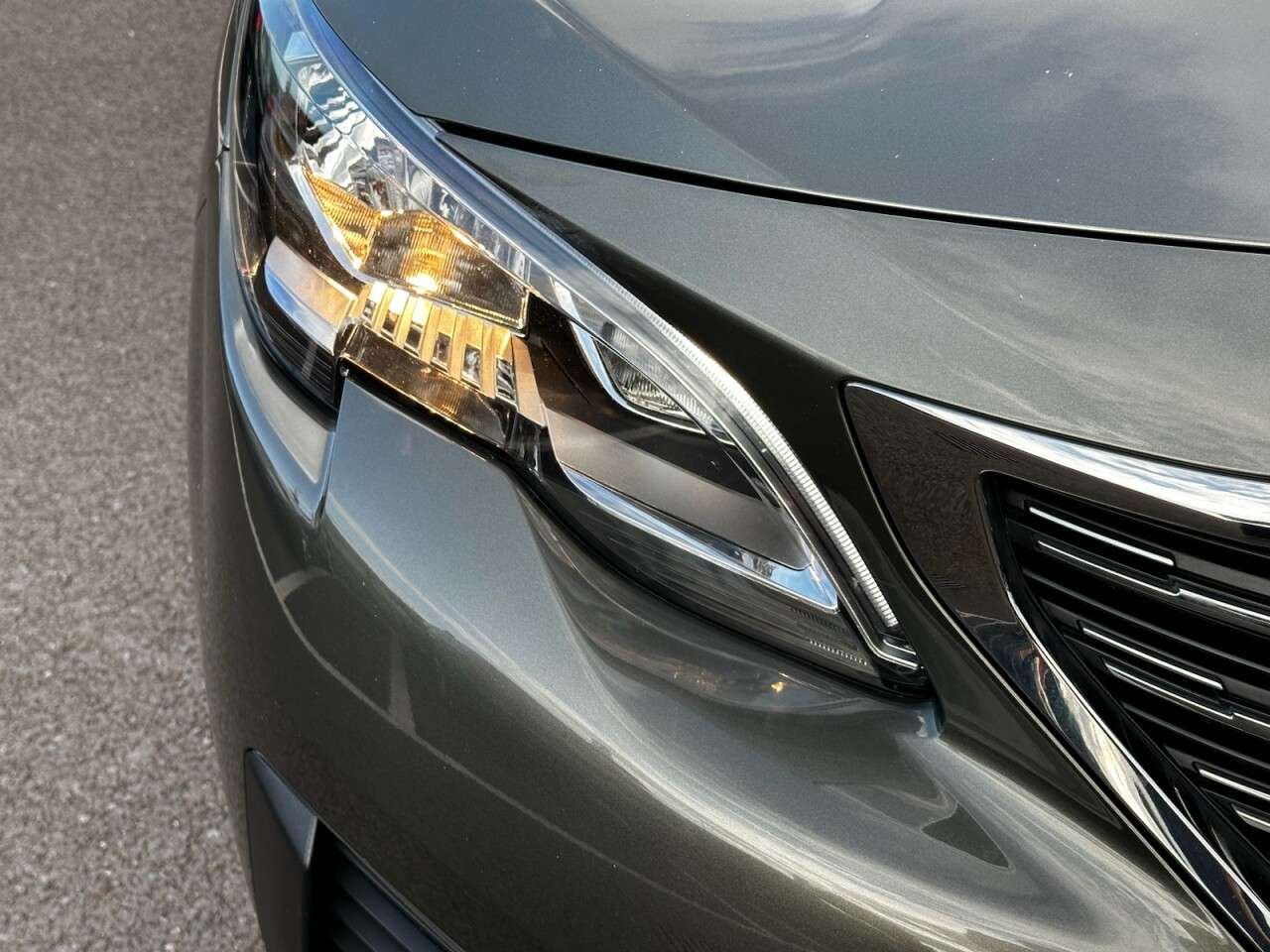 A 2018 PEUGEOT 5008 1.5 BlueHDi Allure SUV 5dr Diesel Manual Euro 6 (s/s) (130 ps) REVERSING CA A 2018 PEUGEOT 5008 1.5 BlueHDi Allure SUV 5dr Diesel Manual Euro 6 (s/s) (130 ps) REVERSING CA