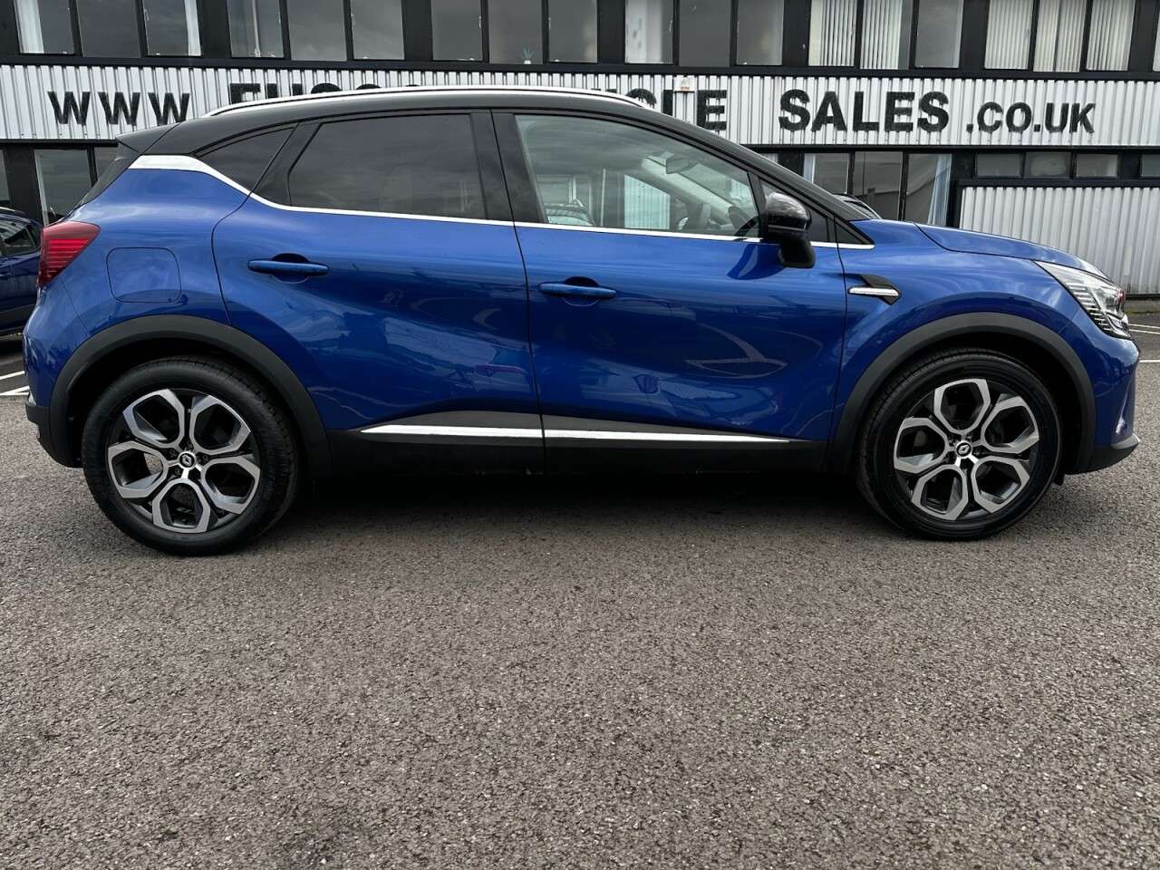 A 2023 RENAULT CAPTUR 1.6 E-TECH techno SUV 5dr Petrol Hybrid Auto Euro 6 (s/s) (145 ps) A 2023 RENAULT CAPTUR 1.6 E-TECH techno SUV 5dr Petrol Hybrid Auto Euro 6 (s/s) (145 ps)
