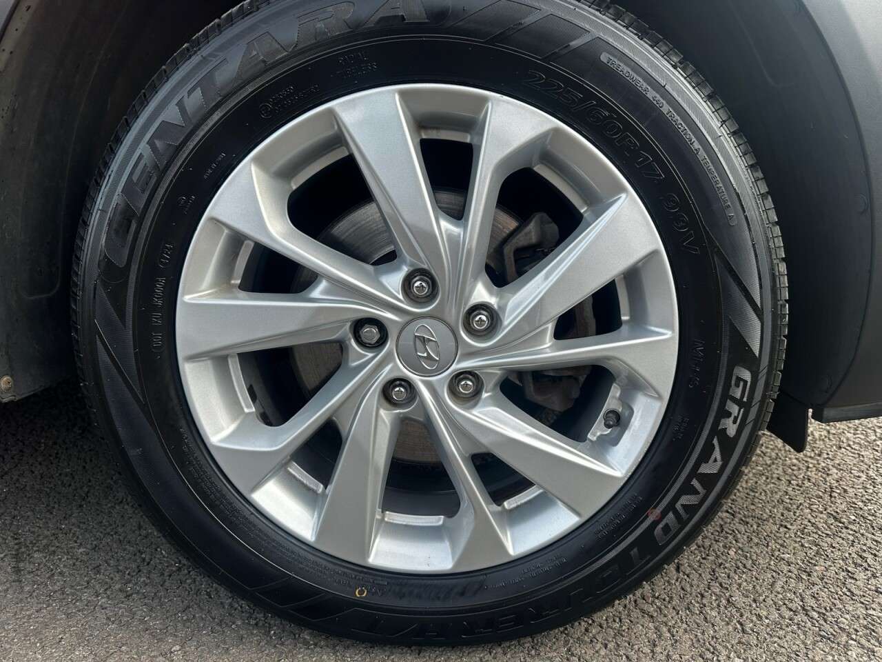 A 2020 HYUNDAI TUCSON 1.6 GDi SE Nav SUV 5dr Petrol Manual Euro 6 (s/s) (132 ps) SAT NAV, REVERSI A 2020 HYUNDAI TUCSON 1.6 GDi SE Nav SUV 5dr Petrol Manual Euro 6 (s/s) (132 ps) SAT NAV, REVERSI