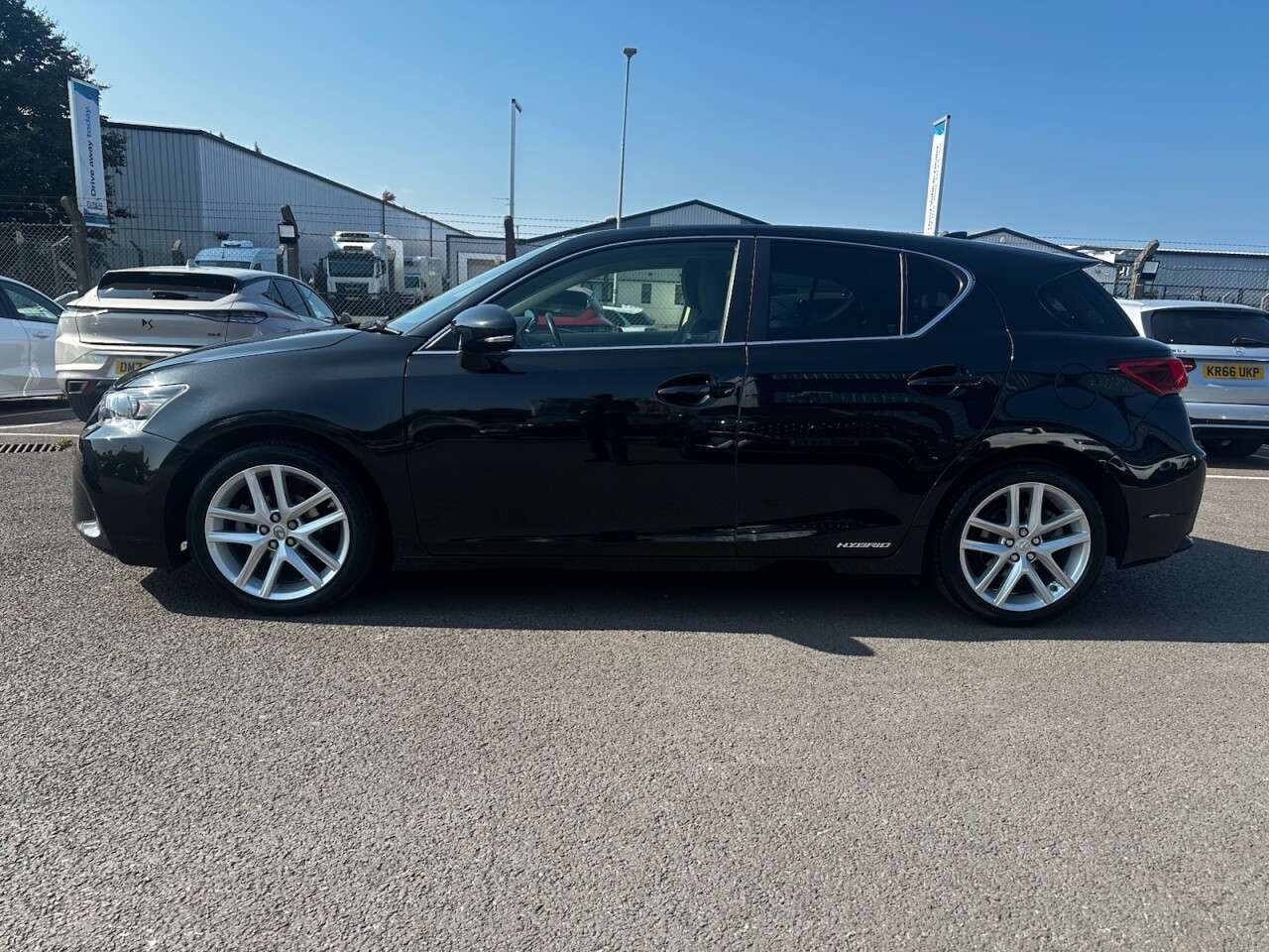 A 2017 LEXUS CT 1.8 200h Luxury Hatchback 5dr Petrol Hybrid CVT Euro 6 (s/s) (136 ps) A 2017 LEXUS CT 1.8 200h Luxury Hatchback 5dr Petrol Hybrid CVT Euro 6 (s/s) (136 ps)