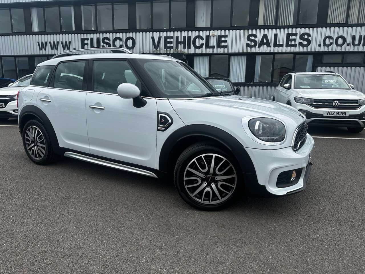 A 2019 MINI COUNTRYMAN 2.0 Cooper S Sport SUV 5dr Petrol Manual Euro 6 (s/s) (192 ps) SAT NAV, APP A 2019 MINI COUNTRYMAN 2.0 Cooper S Sport SUV 5dr Petrol Manual Euro 6 (s/s) (192 ps) SAT NAV, APP