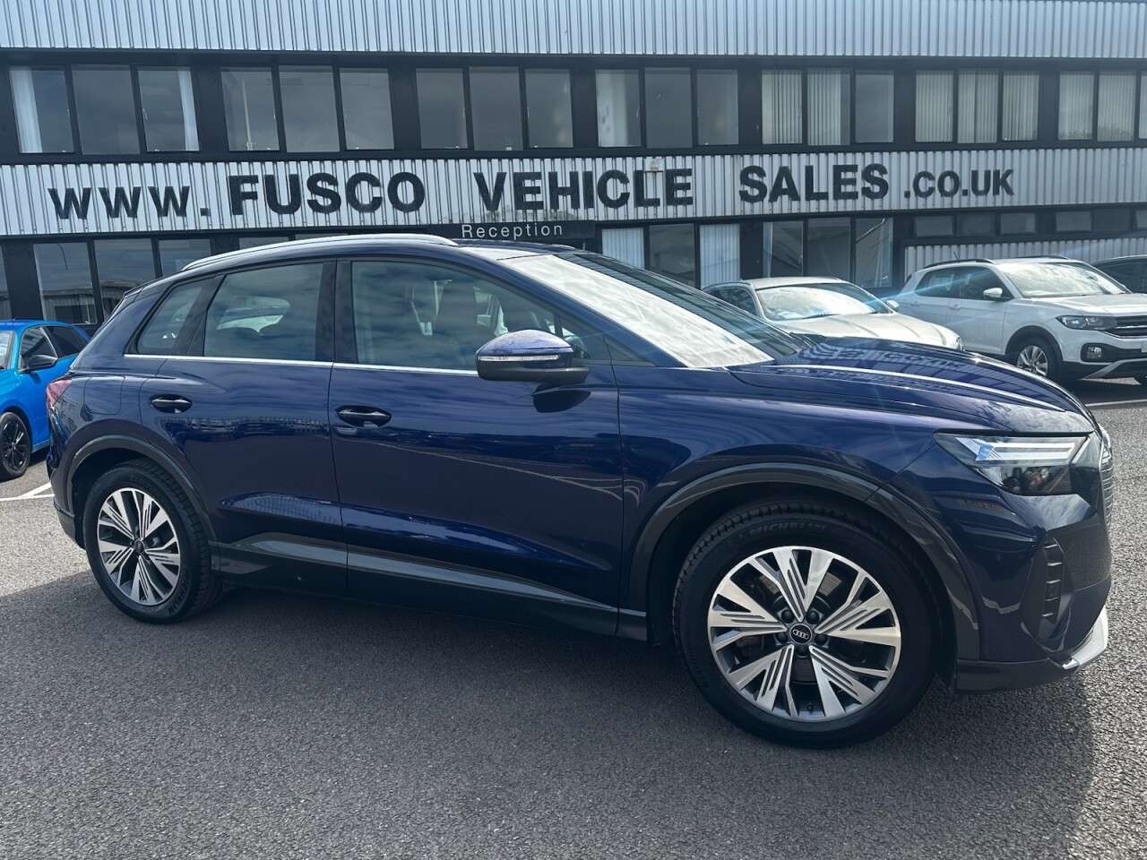 A 2022 AUDI Q4 E-TRON 40 Sport SUV 5dr Electric Auto 82kWh (204 ps) REVERSING CAMERA, APPLE CARPL A 2022 AUDI Q4 E-TRON 40 Sport SUV 5dr Electric Auto 82kWh (204 ps) REVERSING CAMERA, APPLE CARPL