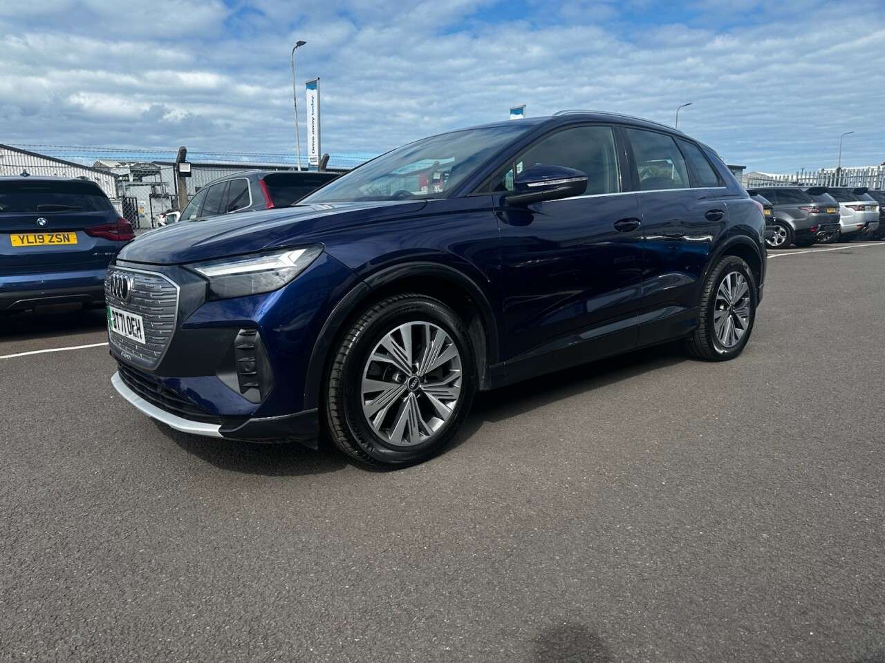 A 2022 AUDI Q4 E-TRON 40 Sport SUV 5dr Electric Auto 82kWh (204 ps) REVERSING CAMERA, APPLE CARPL A 2022 AUDI Q4 E-TRON 40 Sport SUV 5dr Electric Auto 82kWh (204 ps) REVERSING CAMERA, APPLE CARPL