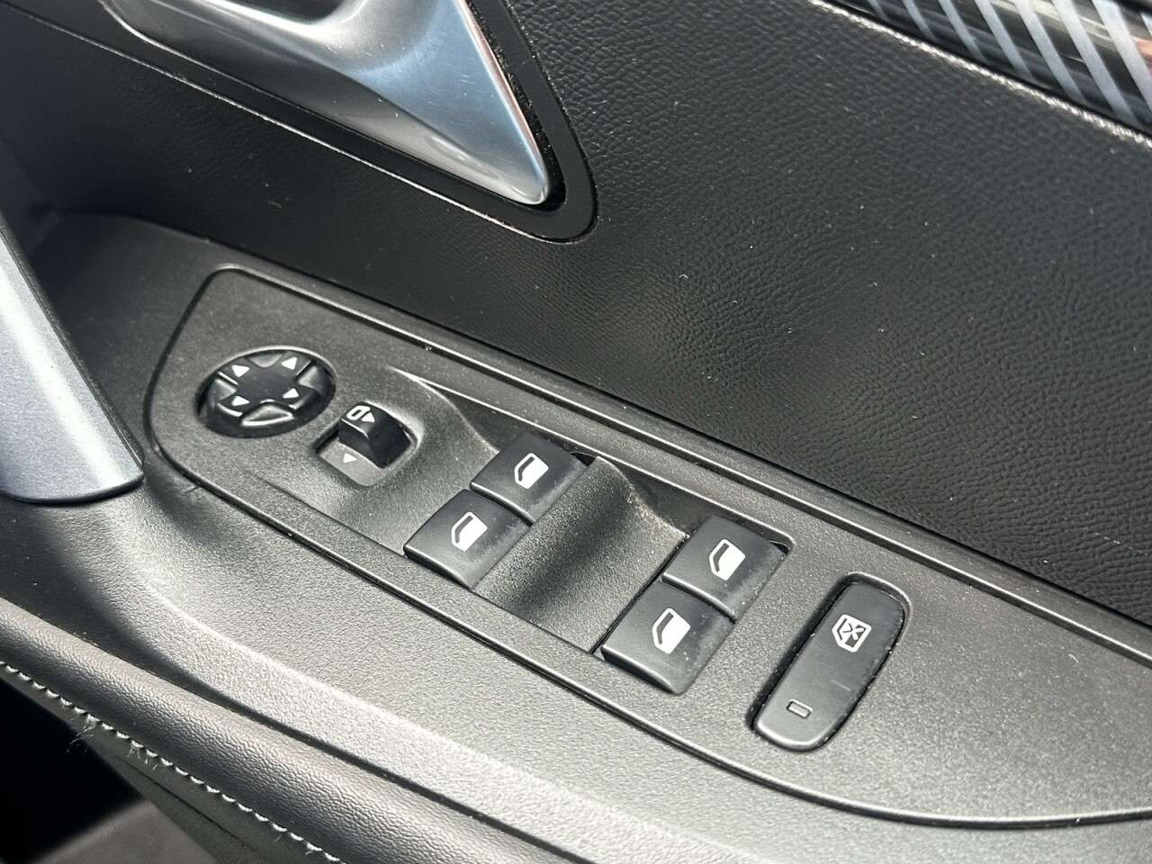 2020 PEUGEOT 2008 2020 PEUGEOT 2008