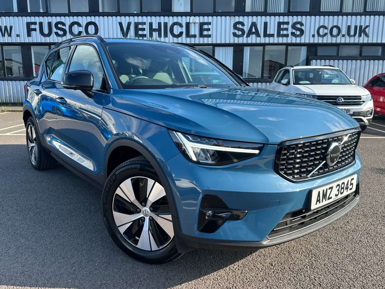 A 2023 VOLVO XC40 1.5h T4 Recharge 10.7kWh Plus SUV 5dr Petrol Plug-in Hybrid Auto Euro 6 (s/ A 2023 VOLVO XC40 1.5h T4 Recharge 10.7kWh Plus SUV 5dr Petrol Plug-in Hybrid Auto Euro 6 (s/