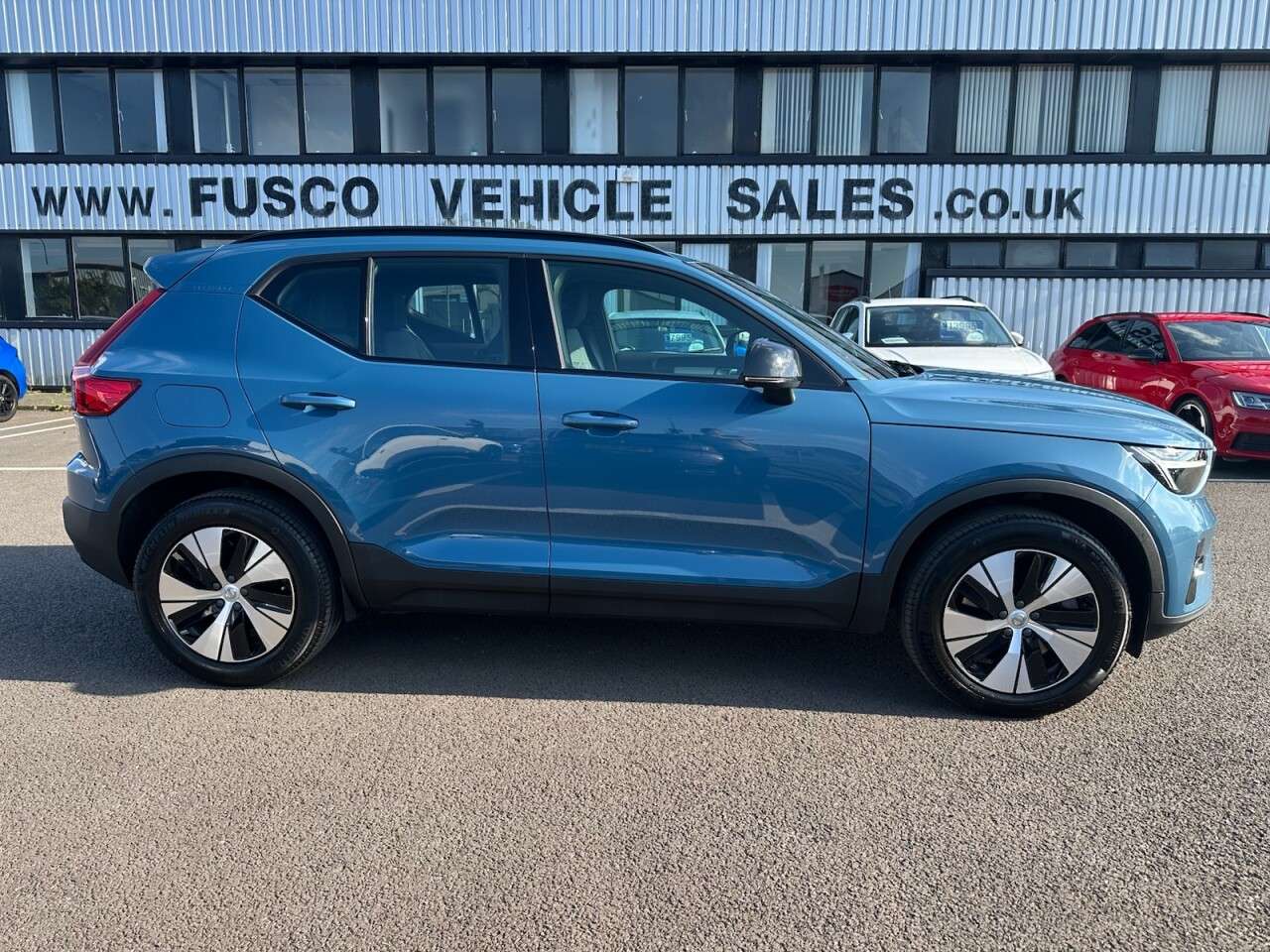 A 2023 VOLVO XC40 1.5h T4 Recharge 10.7kWh Plus SUV 5dr Petrol Plug-in Hybrid Auto Euro 6 (s/ A 2023 VOLVO XC40 1.5h T4 Recharge 10.7kWh Plus SUV 5dr Petrol Plug-in Hybrid Auto Euro 6 (s/