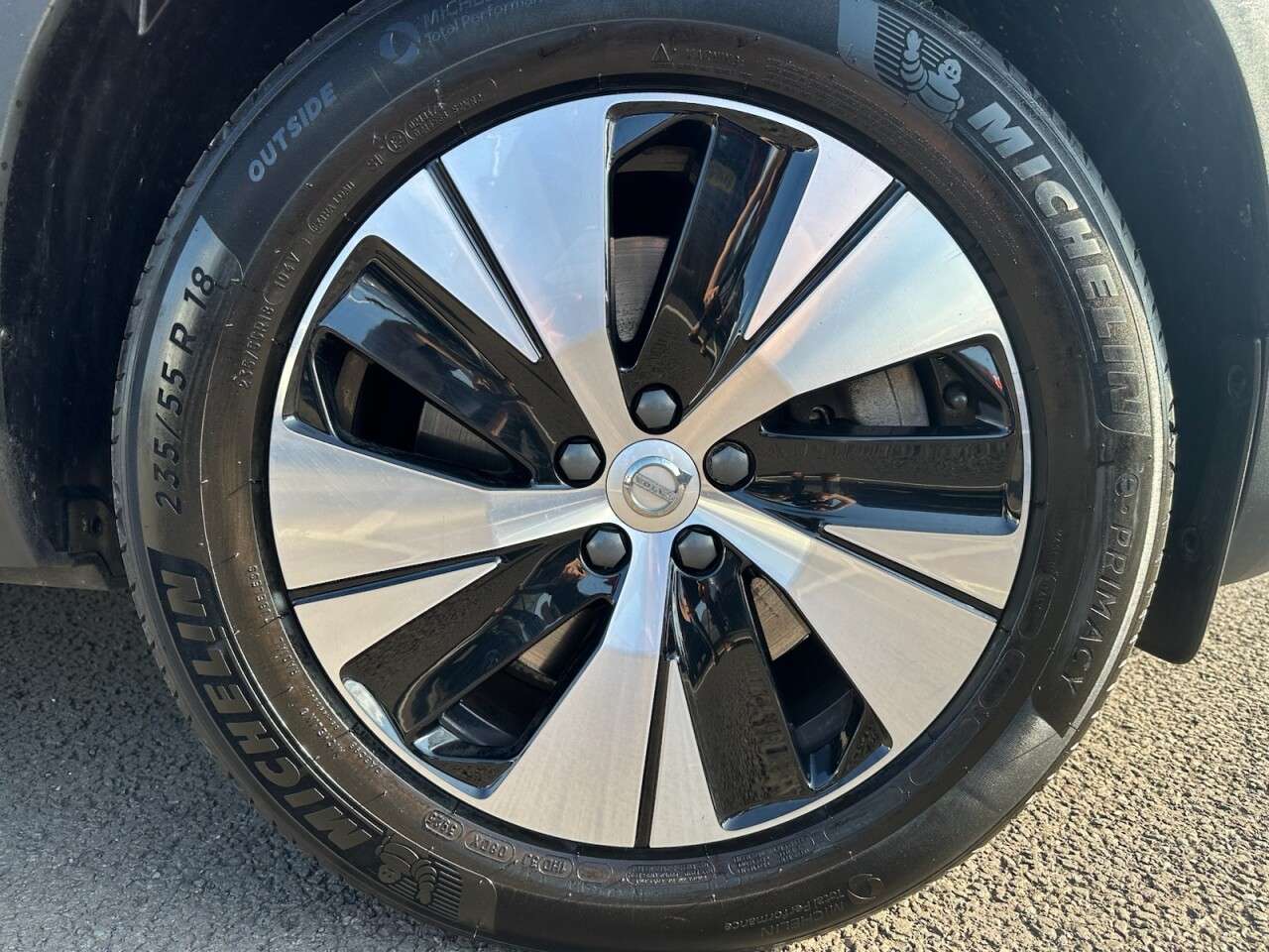 A 2023 VOLVO XC40 1.5h T4 Recharge 10.7kWh Plus SUV 5dr Petrol Plug-in Hybrid Auto Euro 6 (s/ A 2023 VOLVO XC40 1.5h T4 Recharge 10.7kWh Plus SUV 5dr Petrol Plug-in Hybrid Auto Euro 6 (s/
