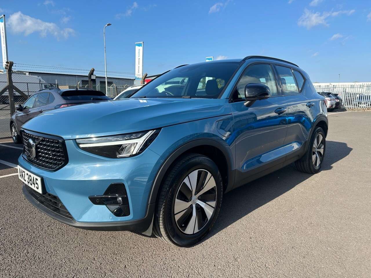 2023 VOLVO XC40 2023 VOLVO XC40