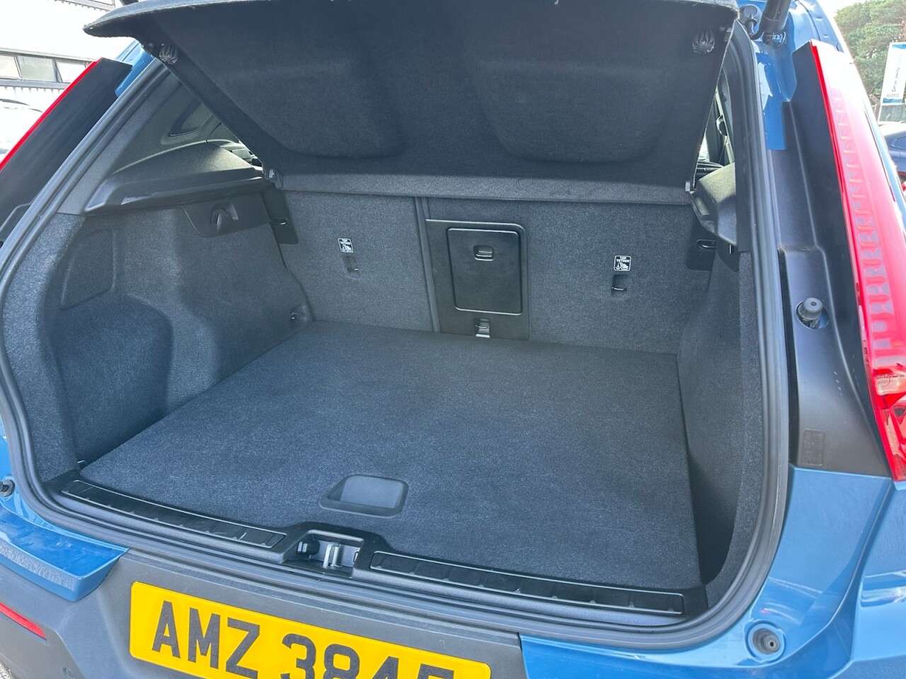 2023 VOLVO XC40 2023 VOLVO XC40