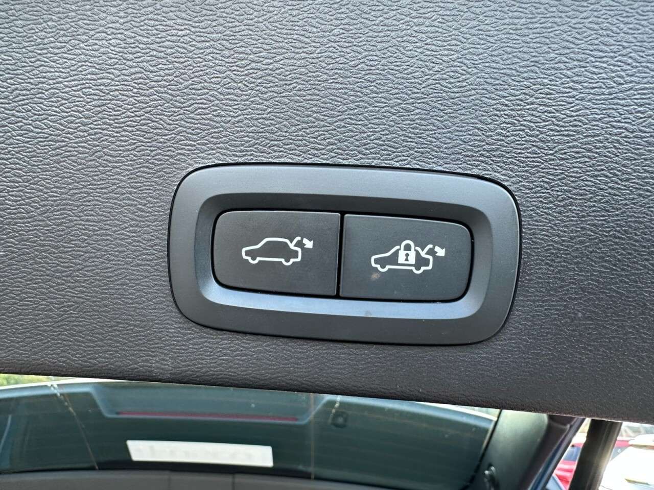 2023 VOLVO XC40 2023 VOLVO XC40