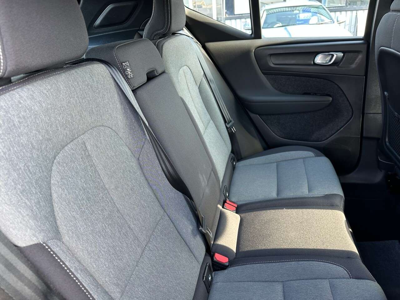 2023 VOLVO XC40 2023 VOLVO XC40