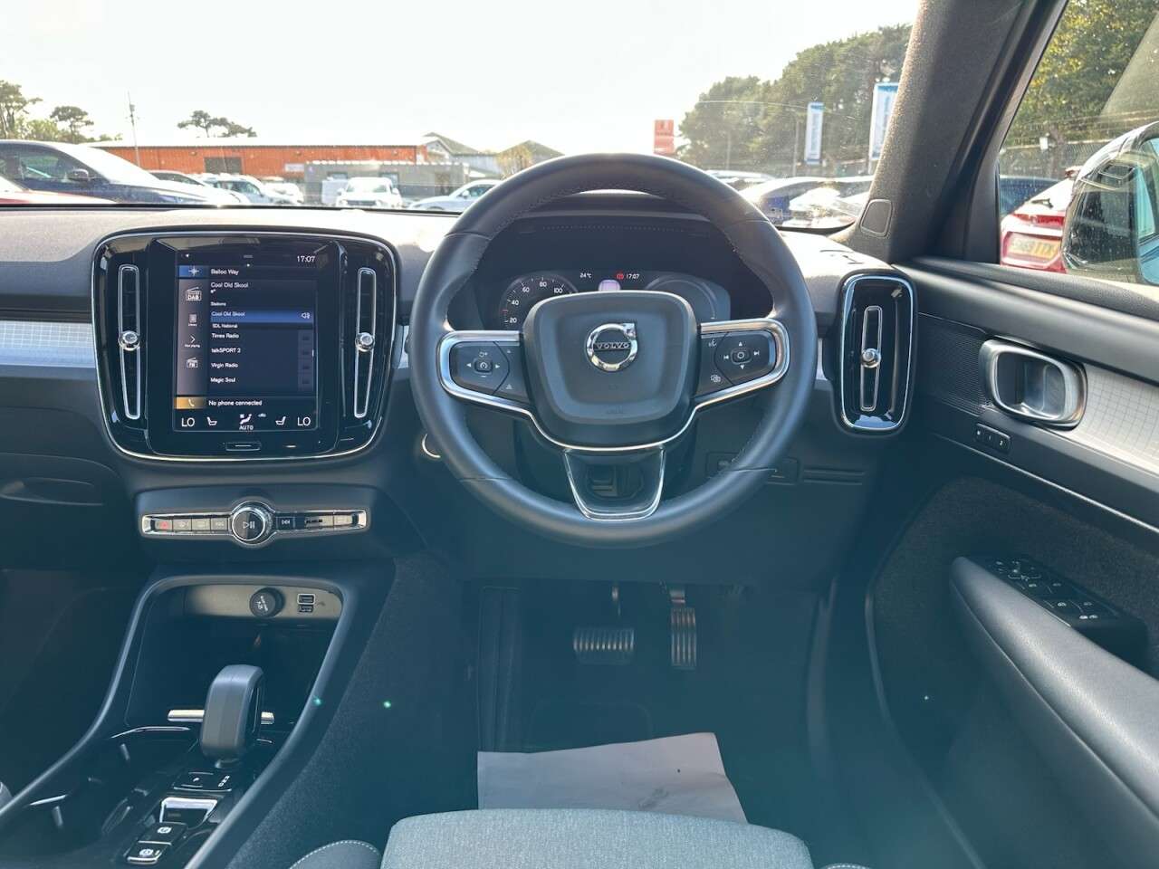 2023 VOLVO XC40 2023 VOLVO XC40