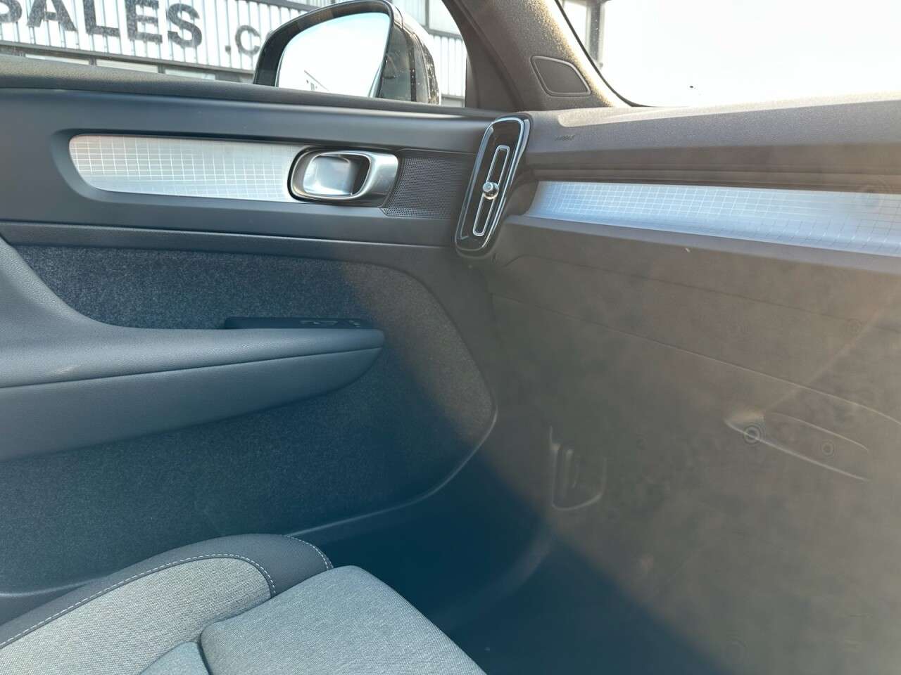 2023 VOLVO XC40 2023 VOLVO XC40