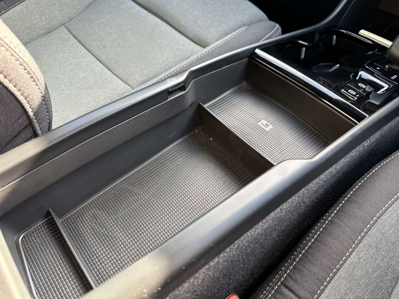 2023 VOLVO XC40 2023 VOLVO XC40