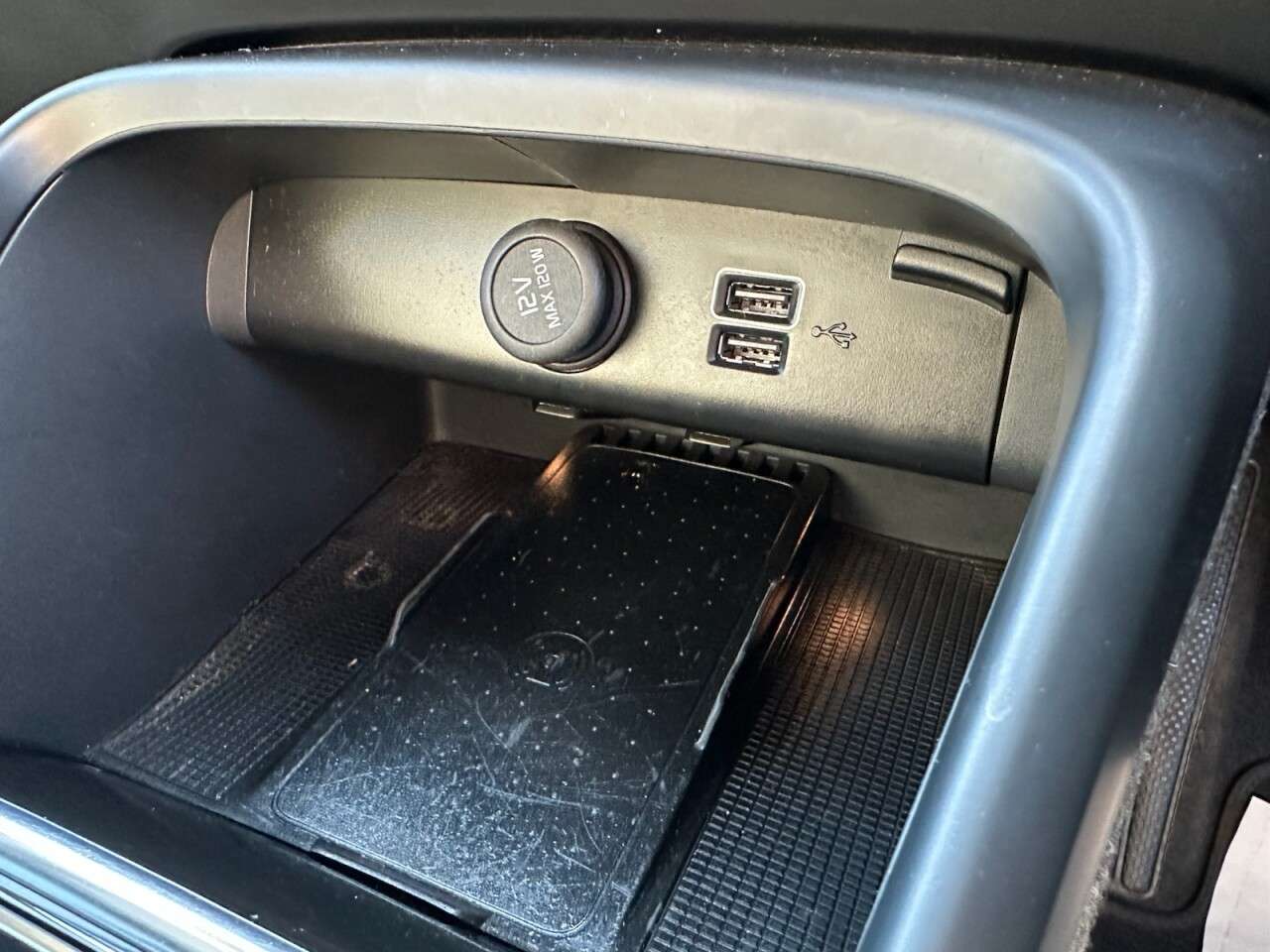 2023 VOLVO XC40 2023 VOLVO XC40