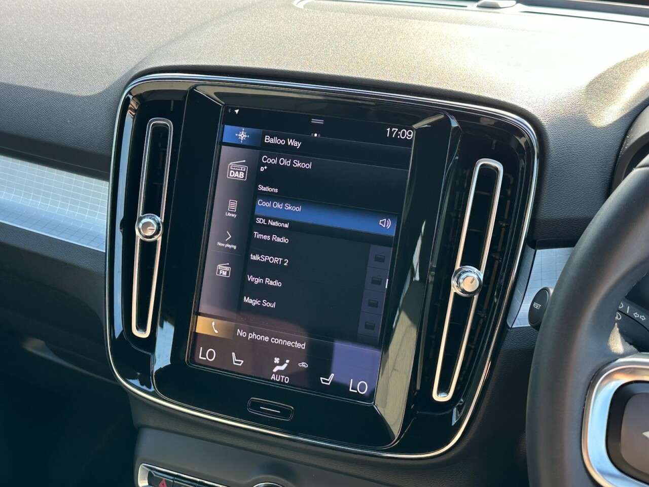 2023 VOLVO XC40 2023 VOLVO XC40