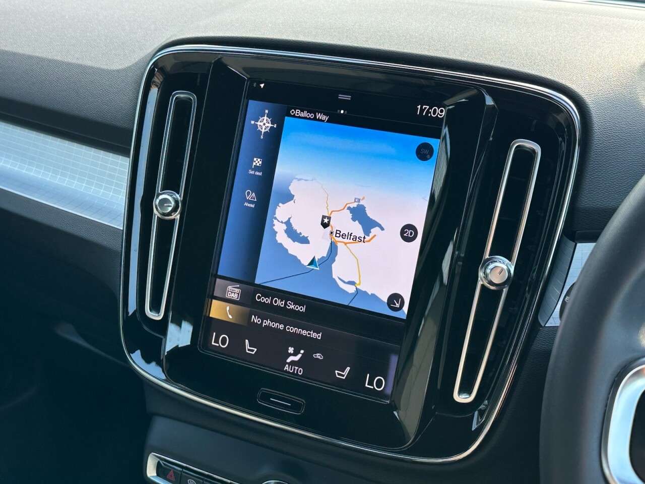 2023 VOLVO XC40 2023 VOLVO XC40