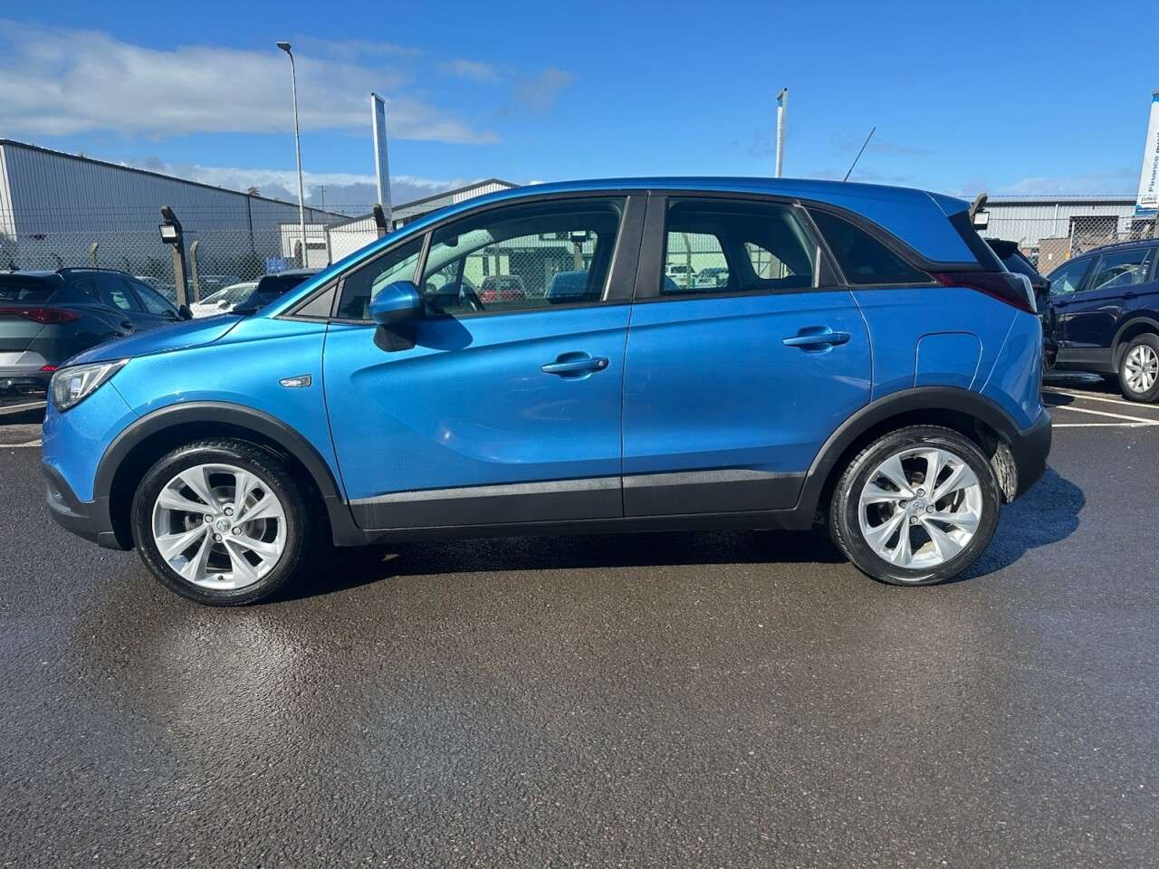 A 2018 VAUXHALL CROSSLAND X 1.2 SE SUV 5dr Petrol Manual Euro 6 (81 ps) PARKING SENSORS, APPLE CARPLAY A 2018 VAUXHALL CROSSLAND X 1.2 SE SUV 5dr Petrol Manual Euro 6 (81 ps) PARKING SENSORS, APPLE CARPLAY