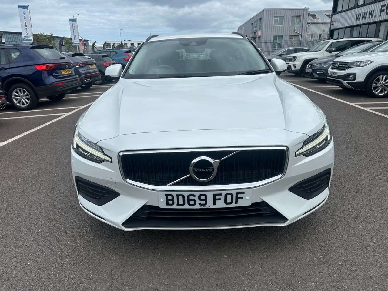 A 2020 VOLVO V60 2.0 D3 Momentum Plus Estate 5dr Diesel Manual Euro 6 (s/s) (150 ps) A 2020 VOLVO V60 2.0 D3 Momentum Plus Estate 5dr Diesel Manual Euro 6 (s/s) (150 ps)