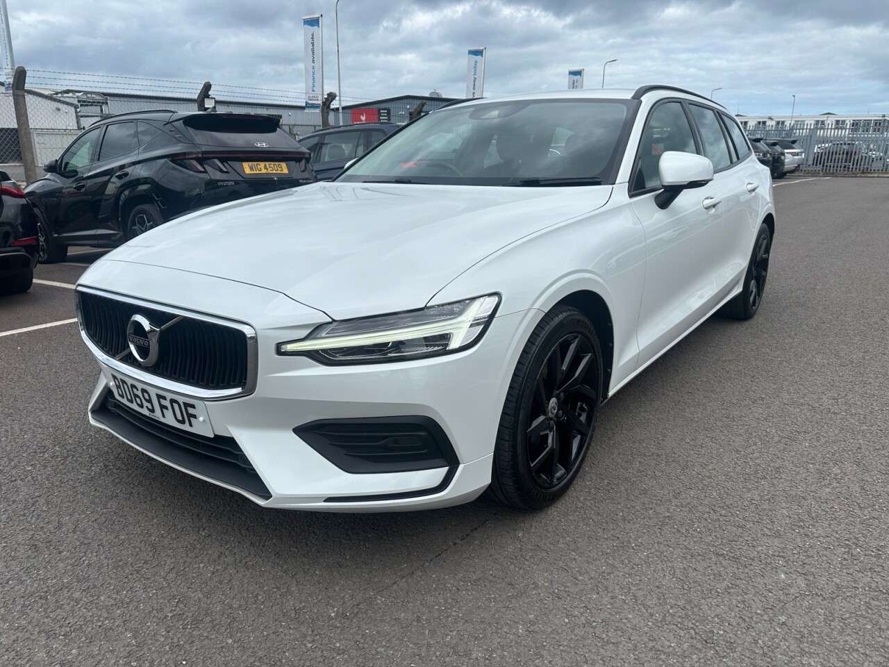 A 2020 VOLVO V60 2.0 D3 Momentum Plus Estate 5dr Diesel Manual Euro 6 (s/s) (150 ps) A 2020 VOLVO V60 2.0 D3 Momentum Plus Estate 5dr Diesel Manual Euro 6 (s/s) (150 ps)