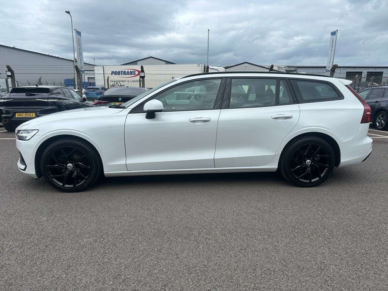 A 2020 VOLVO V60 2.0 D3 Momentum Plus Estate 5dr Diesel Manual Euro 6 (s/s) (150 ps) A 2020 VOLVO V60 2.0 D3 Momentum Plus Estate 5dr Diesel Manual Euro 6 (s/s) (150 ps)