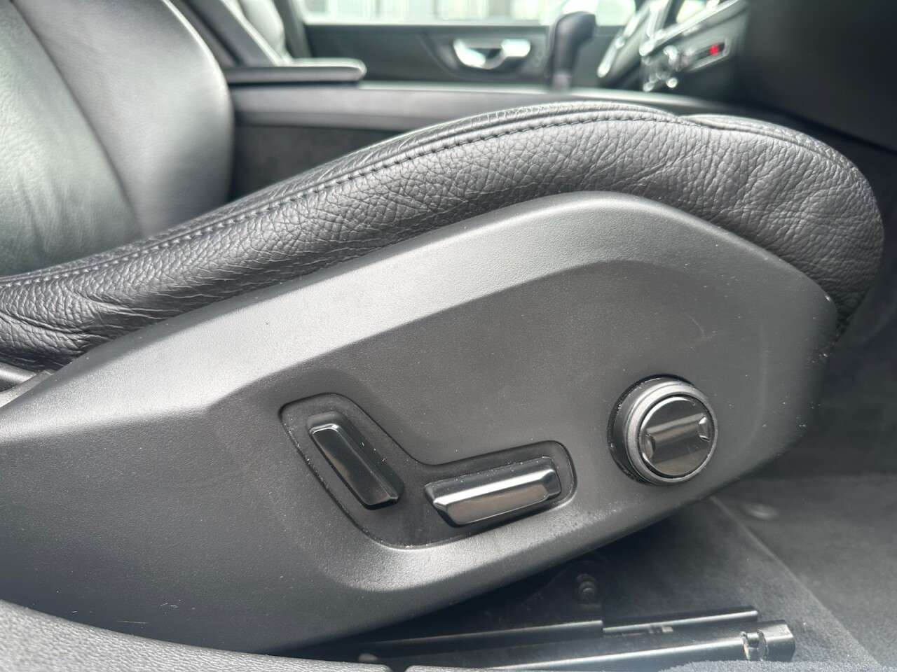 2020 VOLVO V60 2020 VOLVO V60