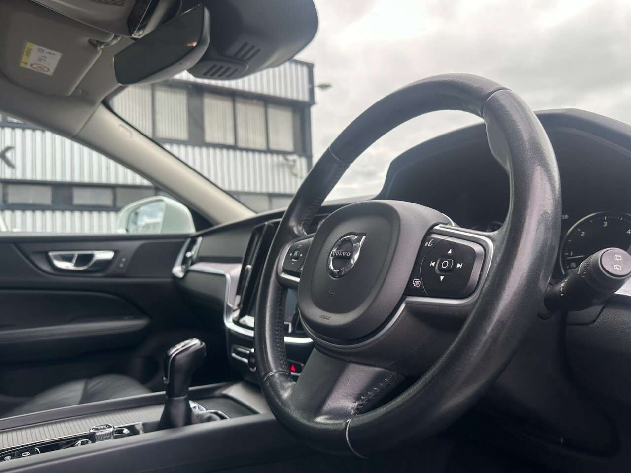 2020 VOLVO V60 2020 VOLVO V60