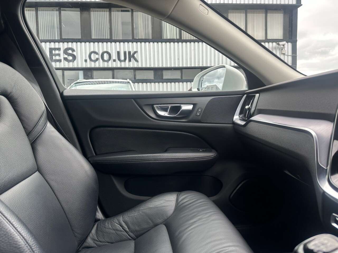 2020 VOLVO V60 2020 VOLVO V60