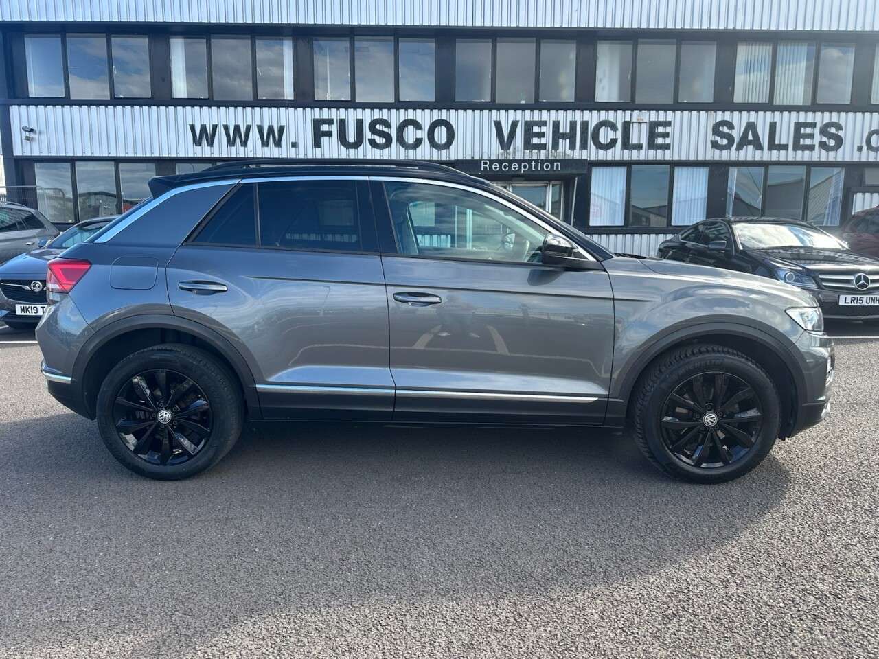 A 2019 VOLKSWAGEN T-ROC 1.0 TSI GPF Design SUV 5dr Petrol Manual Euro 6 (s/s) (115 ps) A 2019 VOLKSWAGEN T-ROC 1.0 TSI GPF Design SUV 5dr Petrol Manual Euro 6 (s/s) (115 ps)