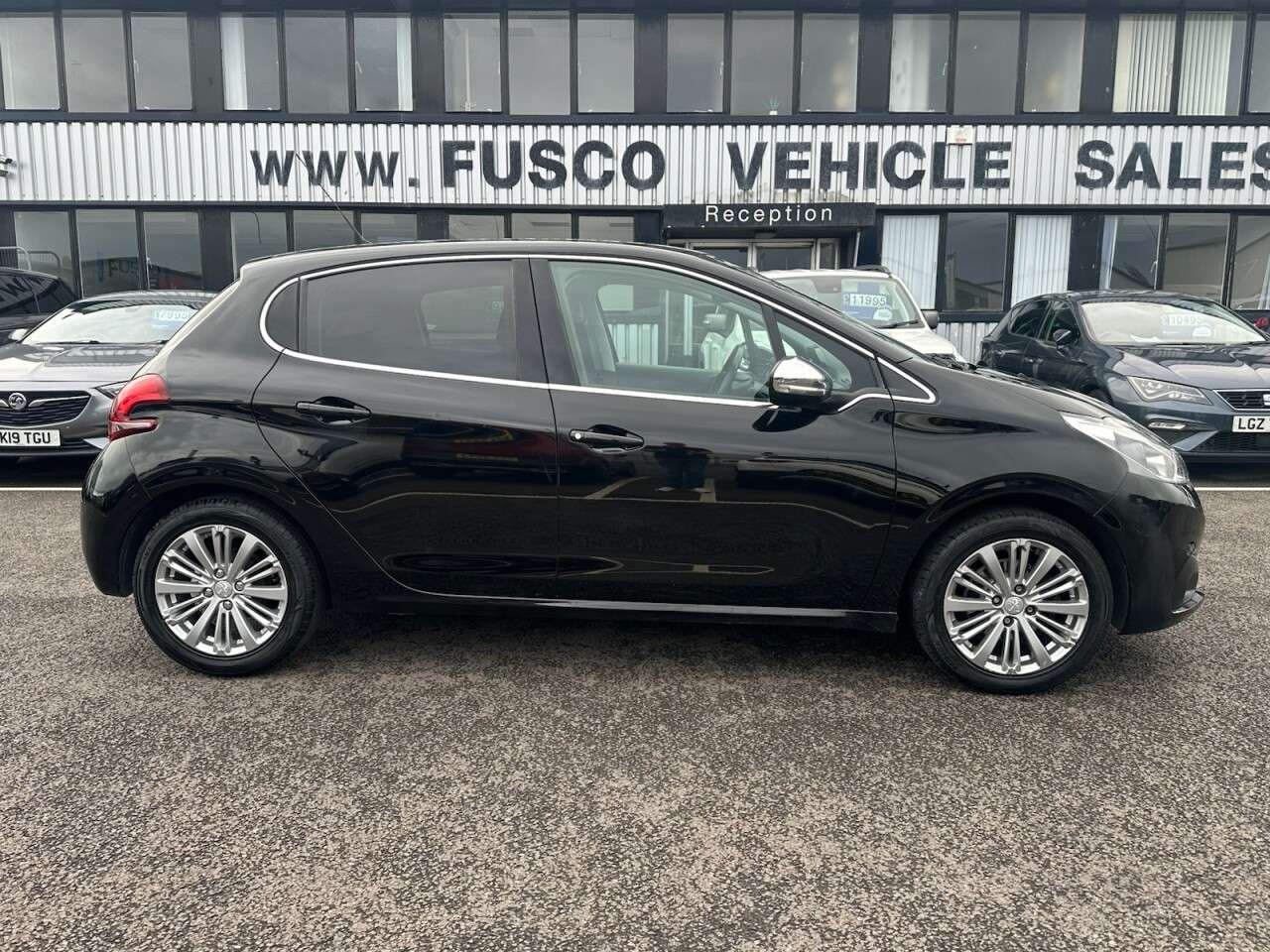 A 2017 PEUGEOT 208 1.2 PureTech Allure Hatchback 5dr Petrol Manual Euro 6 (82 ps) BLUETOOTH, D A 2017 PEUGEOT 208 1.2 PureTech Allure Hatchback 5dr Petrol Manual Euro 6 (82 ps) BLUETOOTH, D