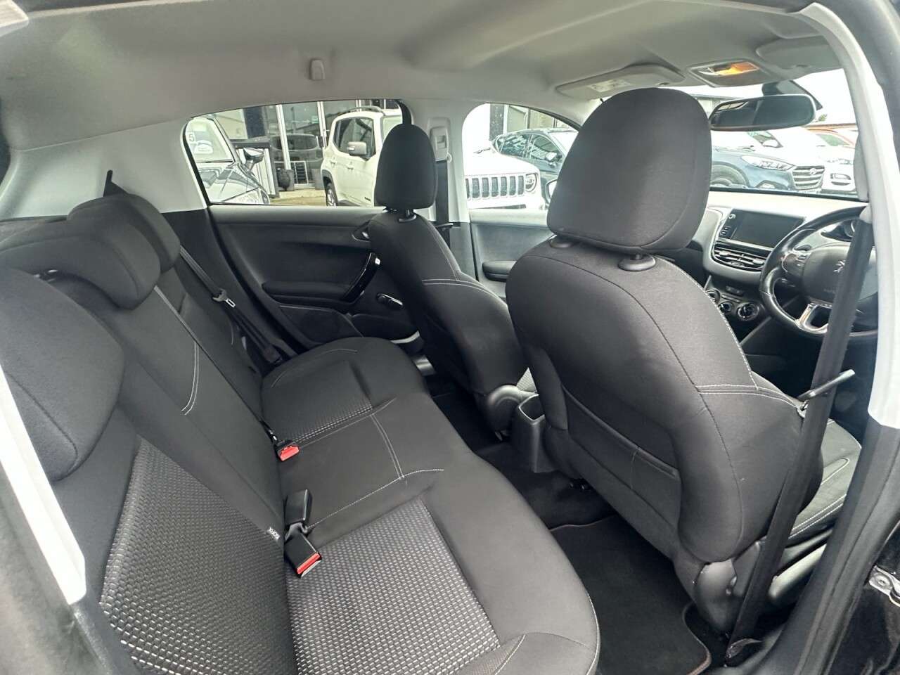 2017 PEUGEOT 208 2017 PEUGEOT 208