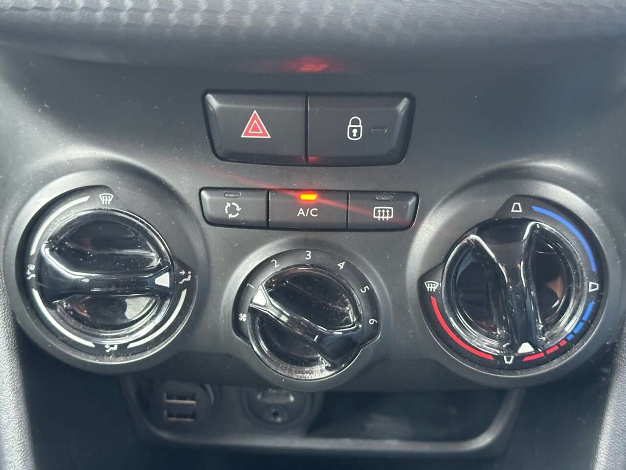 2017 PEUGEOT 208 2017 PEUGEOT 208