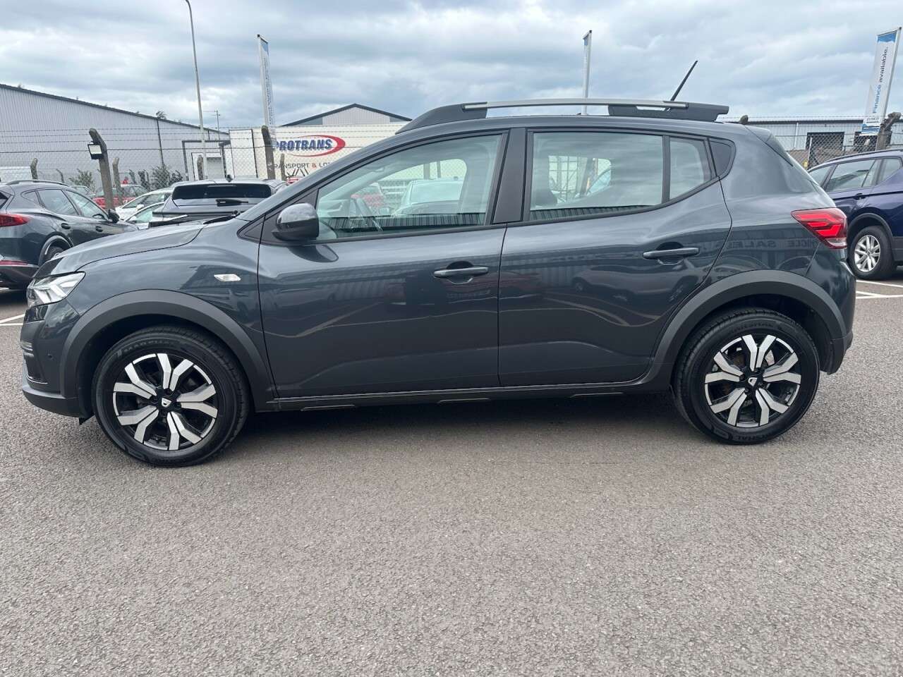 A 2022 DACIA SANDERO STEPWAY 1.0 TCe Prestige Hatchback 5dr Petrol Manual Euro 6 (s/s) (90 ps) SAT NAV, A 2022 DACIA SANDERO STEPWAY 1.0 TCe Prestige Hatchback 5dr Petrol Manual Euro 6 (s/s) (90 ps) SAT NAV,