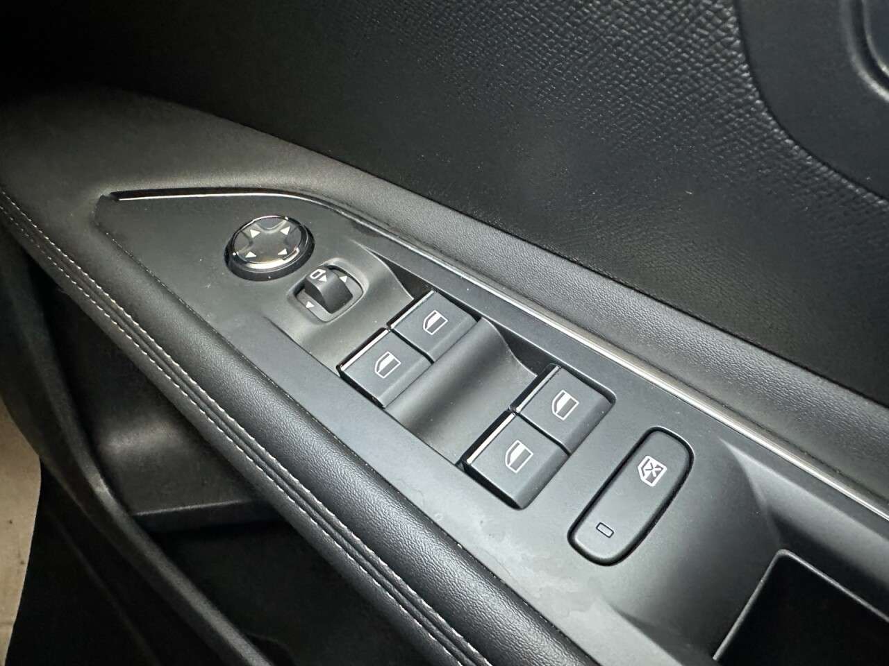 2023 PEUGEOT 3008 2023 PEUGEOT 3008