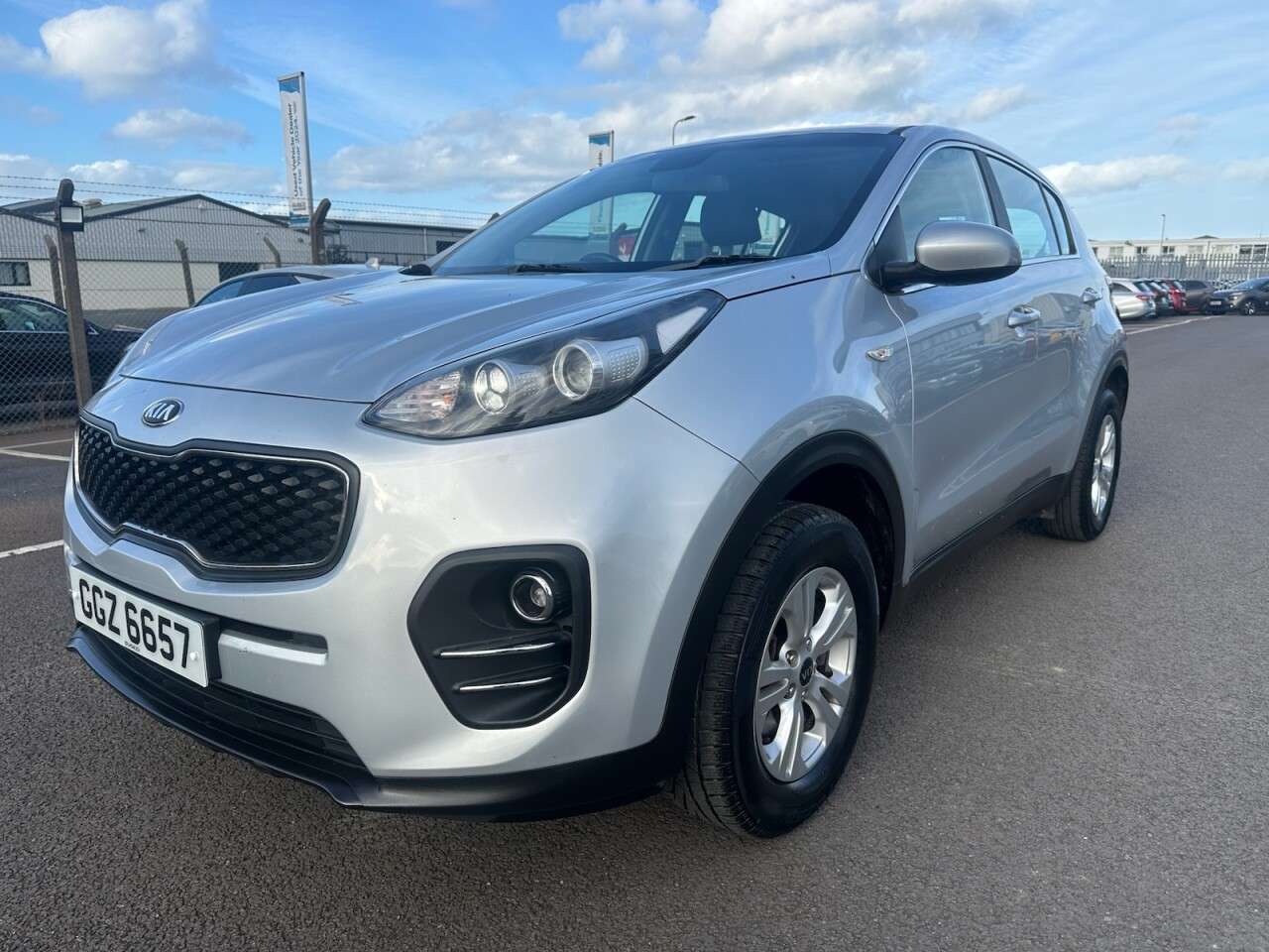 A 2017 KIA SPORTAGE 1.6 GDi 1 SUV 5dr Petrol Manual Euro 6 (s/s) (130 bhp) A 2017 KIA SPORTAGE 1.6 GDi 1 SUV 5dr Petrol Manual Euro 6 (s/s) (130 bhp)